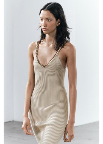 Бежевое трикотажное платье Zara