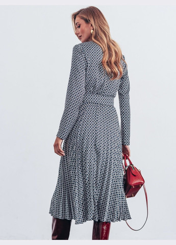 Синее кэжуал платье-миди синего цвета с плиссировкой Dressa