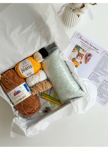 Набір для в'язання з покроковою інструкцією "Ведмедик в одязі " (20 см) No Brand (352474103)