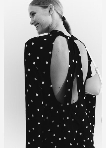 Черное платье с открытой спиной - xxs H&M в горошек