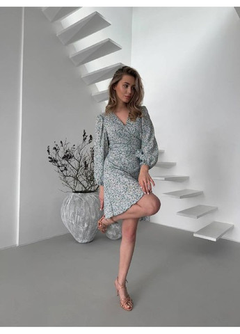 Мятное повседневный женское платье из софта на запах Україна с цветочным принтом