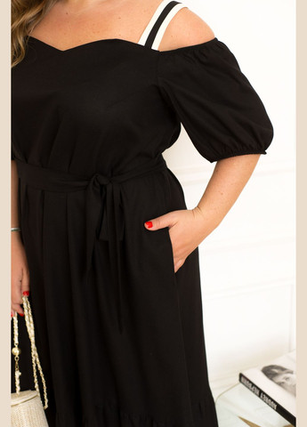 Чорна коктейльна сукня з відкритими плечима Minova однотонна