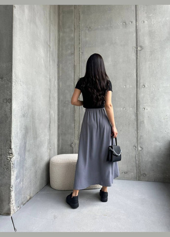 Серая повседневная, кэжуал однотонная легкая и невамогомая юбка длины меди с разрезами InFashion