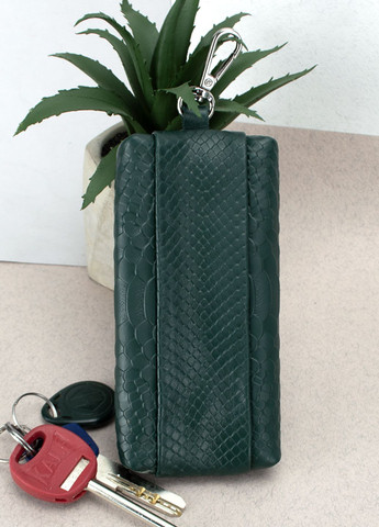 Ключниця жіноча шкіряна на блискавці Classic (зелений пітон) з карабіном HandyCover (280924875)