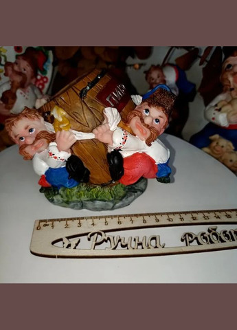 Каменная статуэтка-копилка два кума-украинца с бочкой пива +подарок No Brand (351874165)