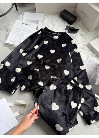 Чорна зимня жіноча тепла піжама з махри: світшот та штани з сердечками світшот + брюки MonCher