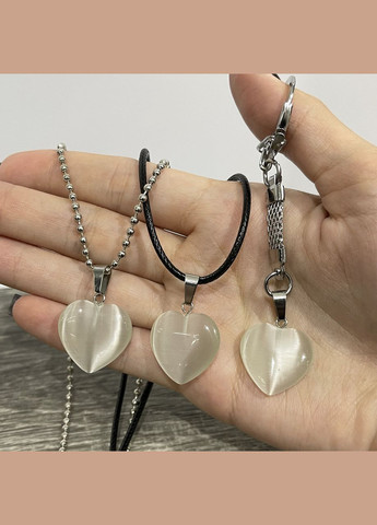 Кулон з натуральним каменем Улексит сіре котяче око у формі серця на брелоку в подарунковій коробочці No Brand (331291760)