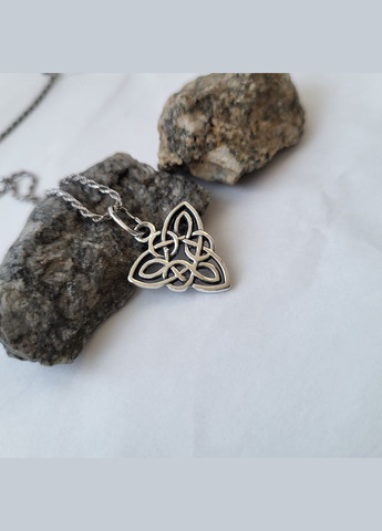 Серебряная подвеска оберег амулет Трикветр черненное серебро 925 пробы (АРТ.8983ч) 2.40г No Brand (306741224)