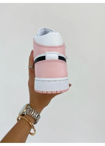 Рожеві кросівки чоловічі nike air jordan 1 retro mid barely rose найк аір джордан рожеві демісезон No Brand