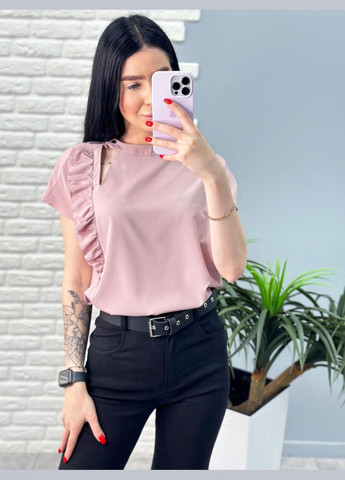 Пудровая женская блузка с оборкой Fashion Girl