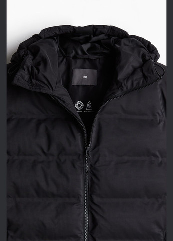 Черная демисезонная куртка H&M