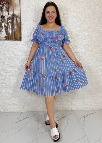 Голубое повседневный изысканное легкое летнее повседневное меди платье с короткими рукавами фонарик и воланом на юбке Tik-Tak с цветочным принтом