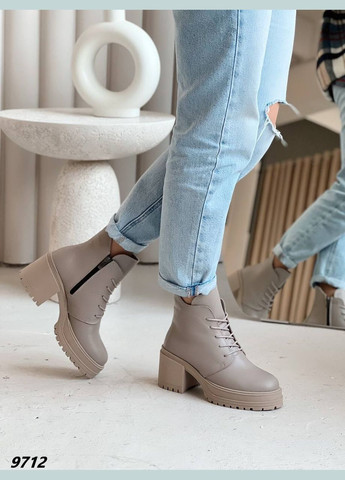 Бежеві зимня ботильони Vakko