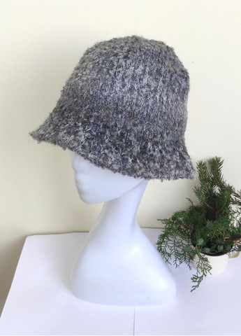 Теплая Вязаная Зимняя Шапка из Пушистой Пряжи Букле Модное Молодежное Бини для Девушек Женщин Темно-Серый Градиент No Brand В'язана Зимова Панама (361969981)