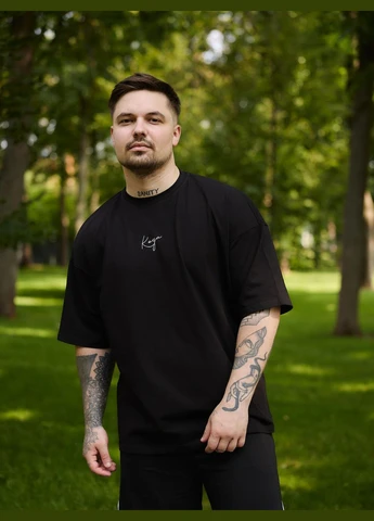 Чорна стильна футболка з принтом та написом No Brand