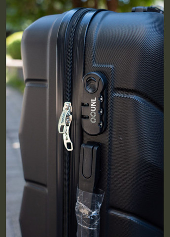 Чемодан пластиковый 147 Unlimited большой L, цвет черный Wings 147UNL (343339833)