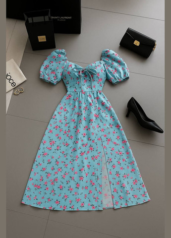 Голубое повседневный женское платье меди в цветочном принте с высоким разрезом. с открытыми плечами MonCher с цветочным принтом