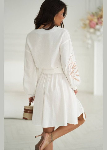 Молочное льняное платье с вышивкой и поясом No Brand