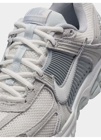 Жіночі Кросівки W ZOOM VOMERO 5 Сірий Nike сірі демісезони (367597693)