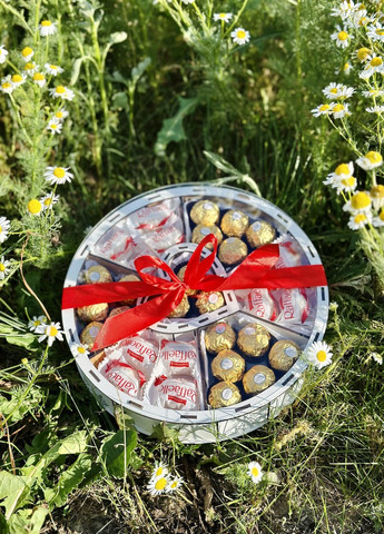 Їстівний дерев'яний бокс букет із солодощами цукерками Rafaello та Fererro 27 см Ohmybuket (343051913)