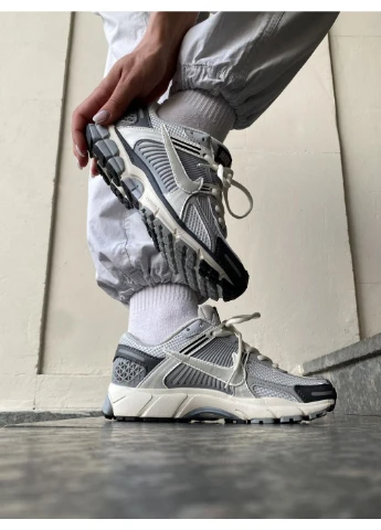 Сірі Осінні кросівки чоловічі nike zoom vomero 5 grey white найк аір зум вомеро 5 No Brand