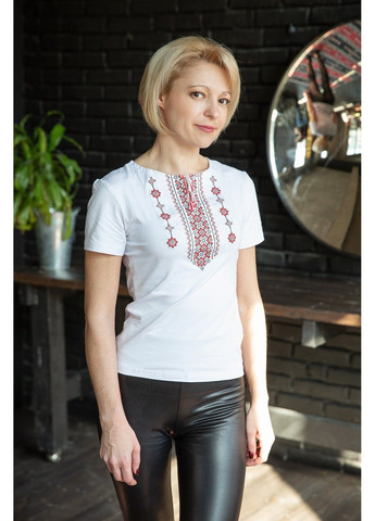 Біла жіноча вишита футболка орнамент червоний, біла Lesia (335077539)