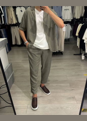 Оливковый (хаки) демисезонный легкий костюм из льна брючный Adelante