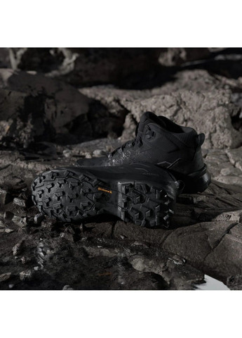 Чорні кросівки чоловічі terrex skychaser ax5 mid gtx black jq2207 adidas