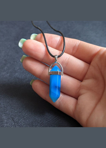 Кулон із натуральним каменем яскравий Блакитний Агат у формі кристала шестигранника на шнурку в подарунковій коробочці Овен (331291895)