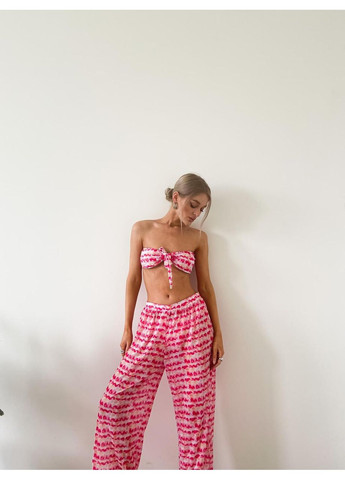 Комбінований літній жіночий літній костюм топ і штани рожево-білий / комплект з бандо та широкими штанами у принт серця No Brand