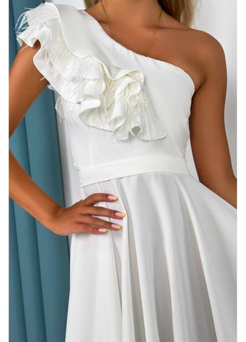 Молочна коктейльна сукня волан перо 24054 молочна Tanita-Romario