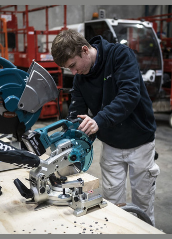 Акумуляторна пила торцювання DLS600Z LXT (18В, 165мм) електрична ручна торцева пила торцовка (4063) Makita (295031928)