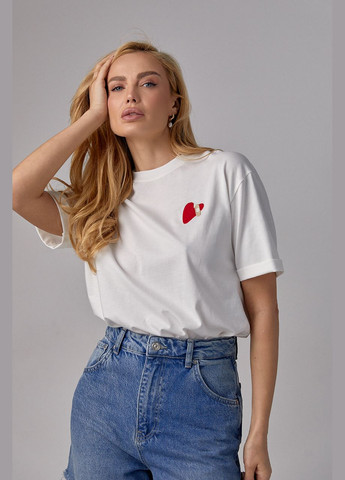 Молочная летняя трикотажная футболка с вышитым сердцем Lurex
