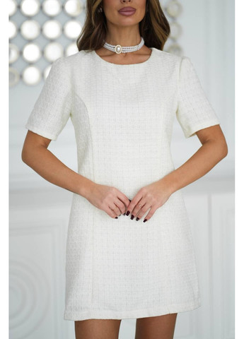 Молочное праздничный, вечернее платье-мини прямого силуэта из твида с круглым вырезом футляр MonCher