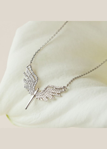 Колье из серебра Ангел с крыльями на тонкой цепочке с блестящими белыми фианитами No Brand (333705730)