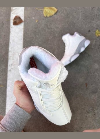 Белые зимние ботинки Vakko