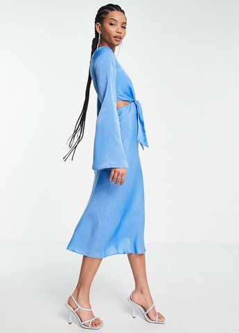 Голубое синее атласное платье меди косого кроя с завязками на талии и рукавами-крылышками design tall Asos