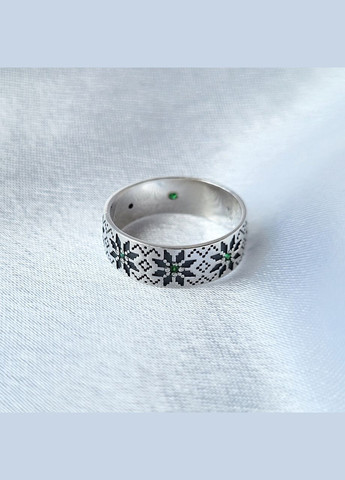Срібна каблучка Вишиванка із Зеленими каменями розмір срібло 925 проби Чорнене No Brand (306743291)