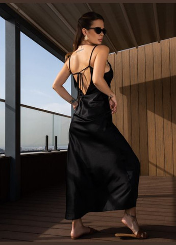 Черное шелковое платье с открытой спиной No Brand однотонное