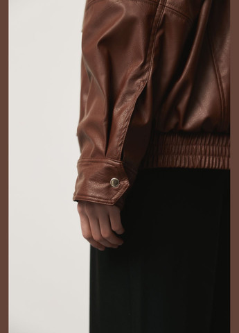 Коричневая демисезонная женская куртка короткая кожзам коричневая ZF inspire