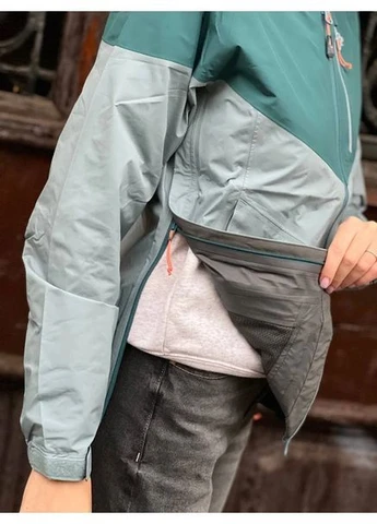 Женская треккинговая куртка Foray 1 Gore-tex водонепроницаемая для походов Красная Outdoor Research (375224818}