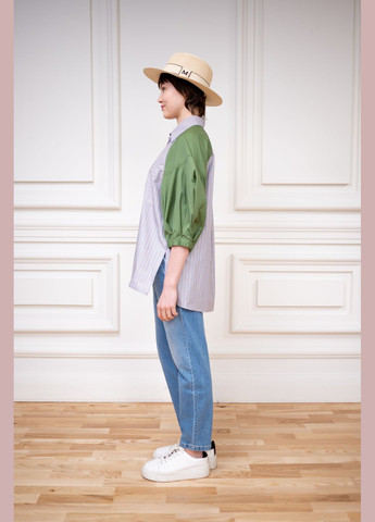 Сіро-зелена бавовняна смугаста сорочка з пишним фактурним рукавом емі Dolcedonna