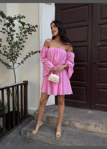 Розовое повседневный женское платье мини с открытыми плечами и объемными рукавами с открытыми плечами MonCher