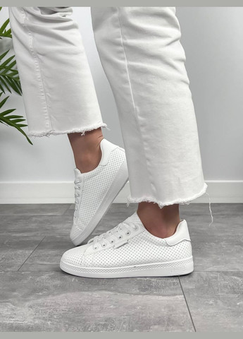 Білі осінні зручні кросівки з перфорацією No Brand