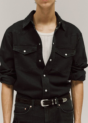 Черная джинсовая рубашка H&M