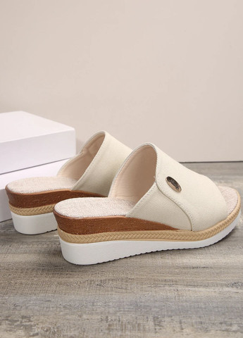 Жіночі шльопанці на танкетці No Brand (360885293)