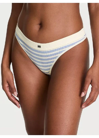 Трусики-стринги женские хлопковые с логотипом Logo Rib Cotton Hardware Thong Panty бежевые Victoria's Secret (341252173)