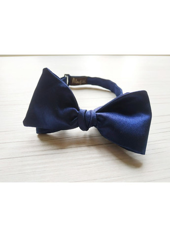Синій метелик самовяз атласний Major Style (366036896)