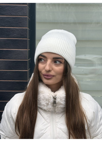 Шапка жіноча зимова з флісом молочна No Brand (369176254)