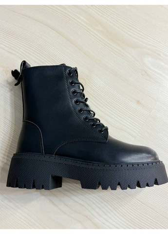 Зимние ботинки женские 672 кожаные утепленные на тракторной подошве черные Hengji из искусственной кожи